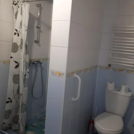 - Quarto em Acomodações Particulares