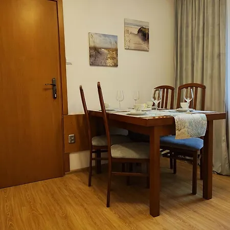 - Quarto em Acomodações Particulares *