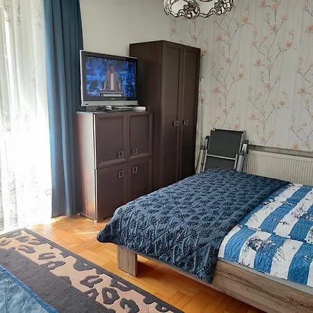 Quarto em Acomodações Particulares - *