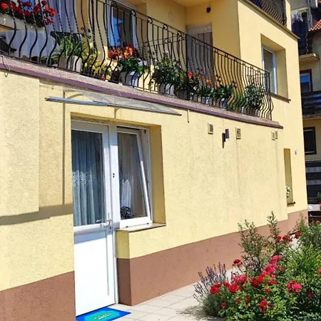 - Quarto em Acomodações Particulares *